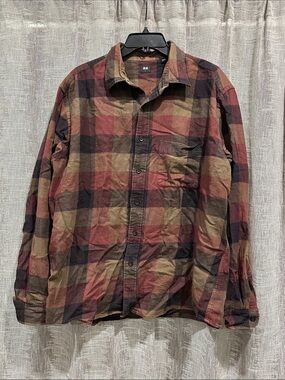 Uniqlo Plaid Button-Up Shirt in Black, Brown & Red